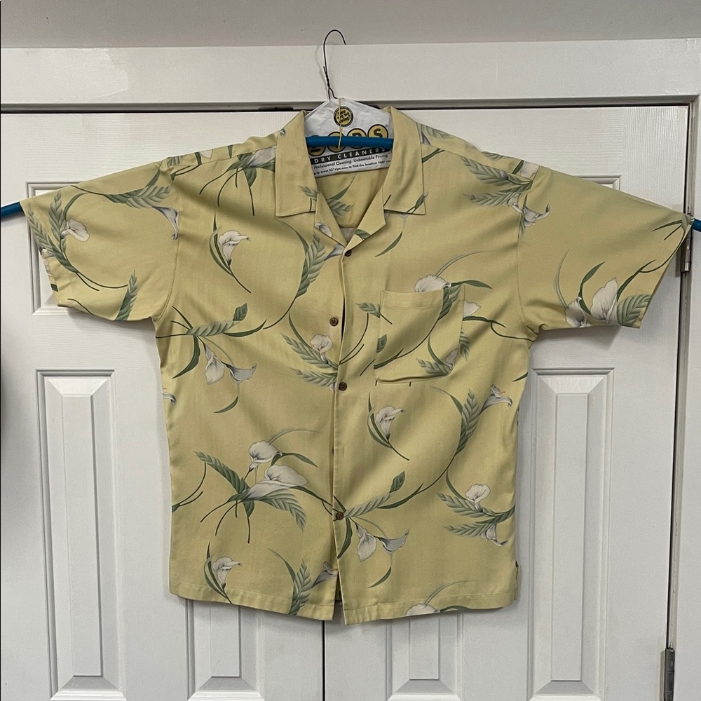 Perfect with jeans, attractive men’s Yellow Floral Button Down Shirt, 100% silk